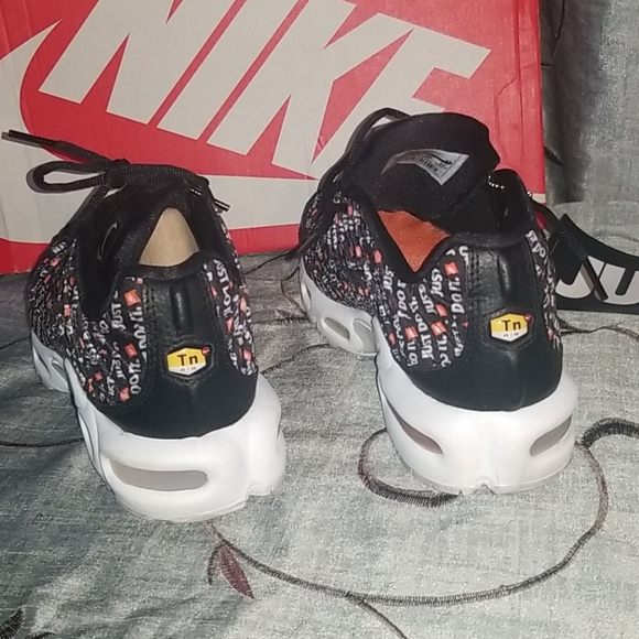 NIKE AIR MAX PLUS SE 👟 - Picture 4 of 6